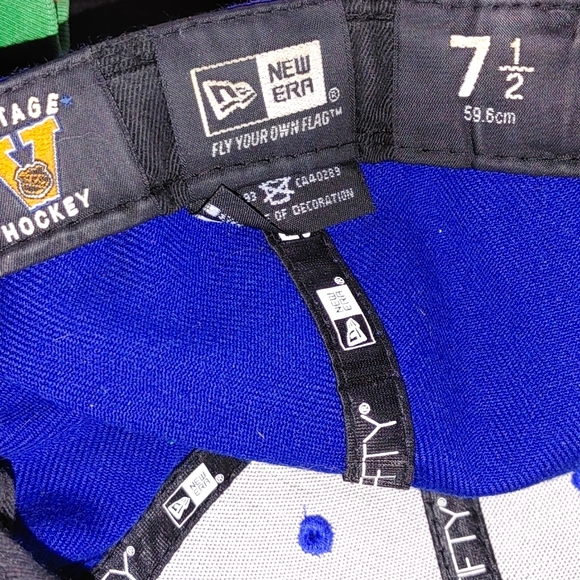 TORONTO MAPLE LEAFS RUG+HATS + GLOVES - Picture 10 of 10